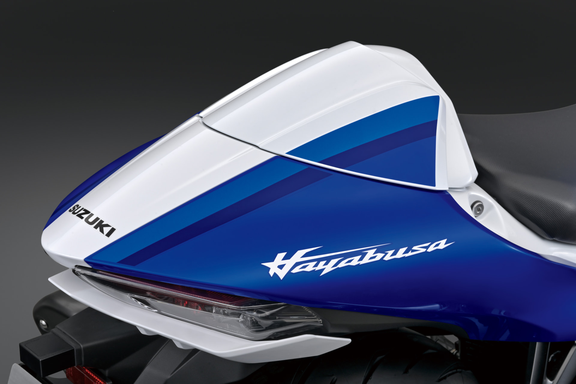 Rabeta azul e branca com assinatura Hayabusa